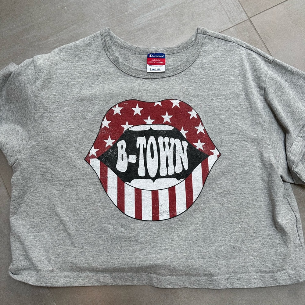 B Town tee - Picture 2 of 3